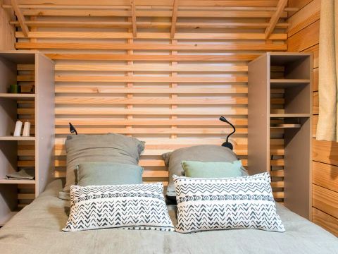 Tente en toile et en bois 5 personnes - Lodge Nature 3 Pièces 5 Personnes + TV