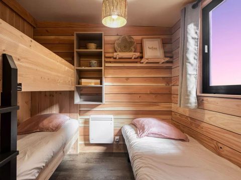 Tente en toile et en bois 5 personnes - Lodge Nature 3 Pièces 5 Personnes + TV