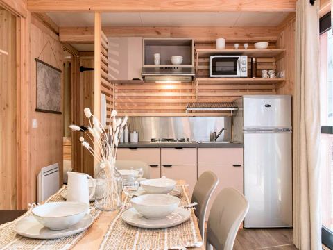 Tente en toile et en bois 5 personnes - Lodge Nature 3 Pièces 5 Personnes + TV