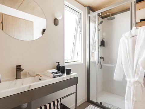 MOBILHOME 4 personnes - Confort Premium Living - Clim/Lave-vaisselle - Draps et serviettes inclus (Animaux Interdits)