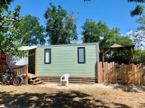 MOBILHOME 4 personnes - Créole 32 m² - 3 pièces - 2 chambres - Jacuzzi privatif - Climatisation