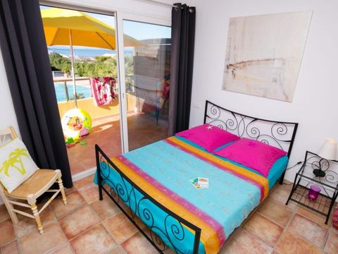 APPARTEMENT 4 personnes - Appartement 3 pièces Mezzanine 45m² - 2 chambres - Climatisation et TV - Vue mer et piscine