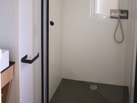 MOBILHOME 4 personnes -  Le GRAND JARDIN - terrasse couverte