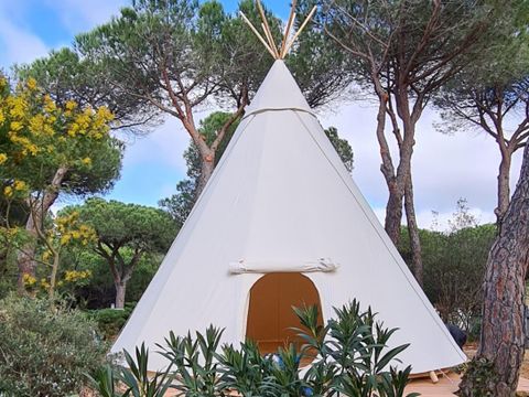 HÉBERGEMENT INSOLITE 2 personnes - Tipi & Spa + cadeau de bienvenue