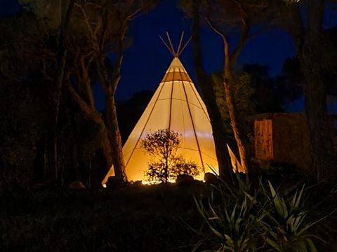 HÉBERGEMENT INSOLITE 2 personnes - Tipi 