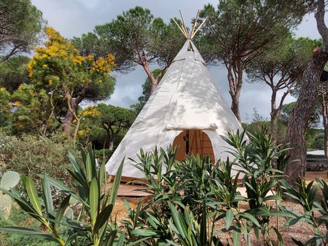 HÉBERGEMENT INSOLITE 2 personnes - Tipi & Spa + cadeau de bienvenue