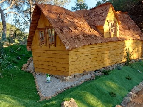 HÉBERGEMENT INSOLITE 2 personnes - Cabane Enchantée