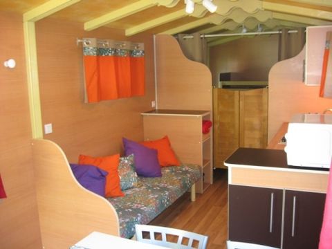 HÉBERGEMENT INSOLITE 4 personnes - ROULOTTE - sans sanitaires 18 m²