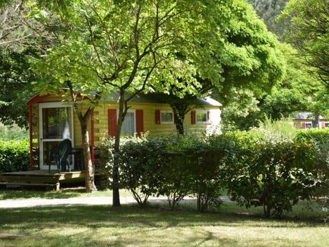 HÉBERGEMENT INSOLITE 4 personnes - ROULOTTE - sans sanitaires 18 m²