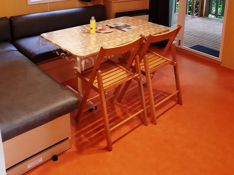 MOBILHOME 4 personnes - 24m2, 2 chambres ( n°24 et n°27) terrasse intégrée
