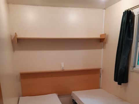 MOBILHOME 4 personnes - 24m2, 2 chambres ( n°24 et n°27) terrasse intégrée