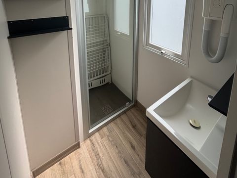 Mobilhome 4 personnes - Confort 24m² - 2 chambres - TV - Climatisé