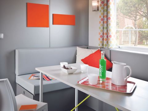 Mobilhome 6 personnes - Confort 28m² - 3 chambres - TV - Clim