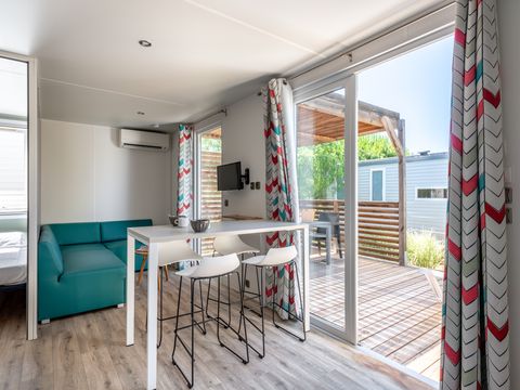 Mobilhome 4 personnes - Premium Plus 31m2 - 2 chambres - +TV+Clim+Draps+Serviettes+Lits faits+Ménage inclus