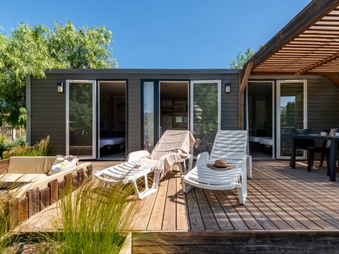 Mobilhome 4 personnes - Premium Plus 32m²-2 chambres - 2 salles de bain+TV+Clim+Draps+Serviettes+Lits faits+Ménage final incl