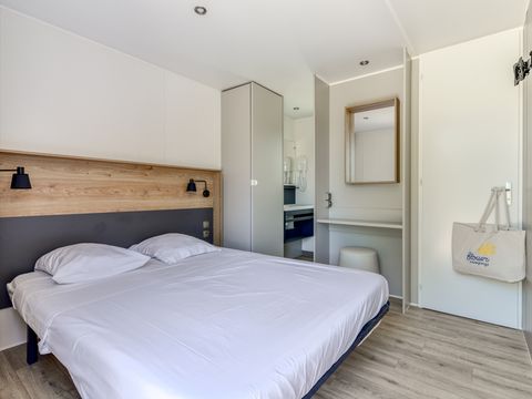 Mobilhome 4 personnes - Premium Plus 32m²-2 chambres - 2 salles de bain+TV+Clim+Draps+Serviettes+Lits faits+Ménage final incl
