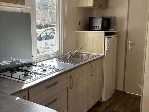 Mobilhome 6 personnes - Homair mobil homes au camping de la Méditerranée l Comfort XL | 3 Ch. | 6 Pers. | Terrasse surélevée | Clim.
