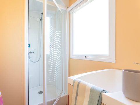 BUNGALOW 6 personnes - Mobil-home | Classic | 2 Ch. | 4/6 Pers. | Terrasse surélevée | Clim.