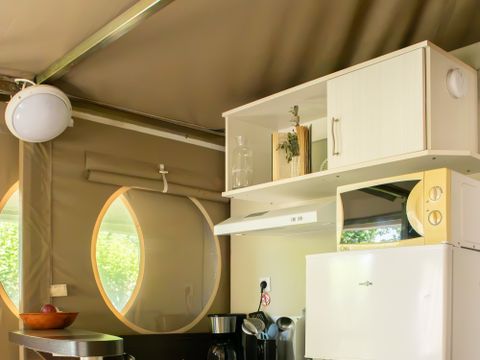 Bungalow toilé 4 personnes - Insolite Essentiel - 2 chambres - Cuisine et Salle de douche