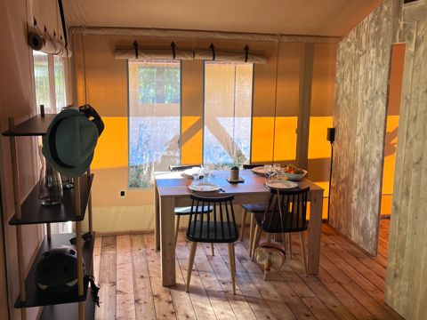 Tente en toile et en bois 4 personnes - Insolite Confort (2 chambres,WC/SDB)