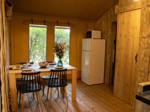TENTE TOILE ET BOIS 4 personnes - Insolite Confort (2 chambres,WC/SDB)