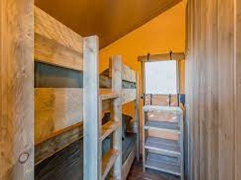 TENTE TOILE ET BOIS 4 personnes - Insolite Confort (2 chambres,WC/SDB)