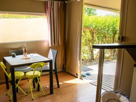 BUNGALOW TOILÉ 4 personnes - Insolite Team Essentiel:  3 chambres, SDB, Cuisine et dépendance tente avec lit double - prix pour 4 personnes