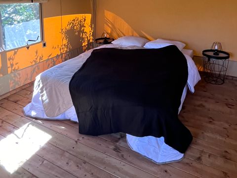 BUNGALOW TOILÉ 4 personnes - Insolite Team Essentiel:  3 chambres, SDB, Cuisine et dépendance tente avec lit double - prix pour 4 personnes