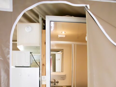 BUNGALOW TOILÉ 4 personnes - Insolite Team Essentiel:  3 chambres, SDB, Cuisine et dépendance tente avec lit double - prix pour 4 personnes