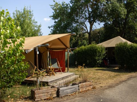 BUNGALOW TOILÉ 4 personnes - Insolite Team Essentiel:  3 chambres, SDB, Cuisine et dépendance tente avec lit double - prix pour 4 personnes