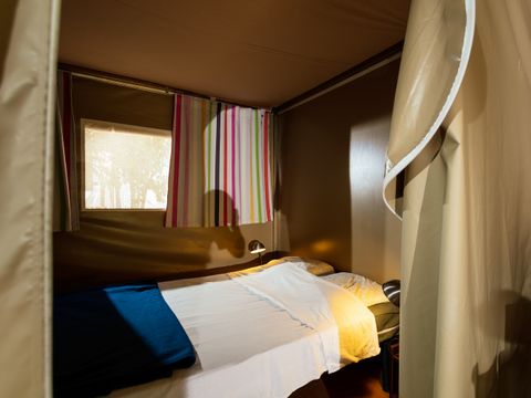 BUNGALOW TOILÉ 4 personnes - Insolite Team Essentiel:  3 chambres, SDB, Cuisine et dépendance tente avec lit double - prix pour 4 personnes