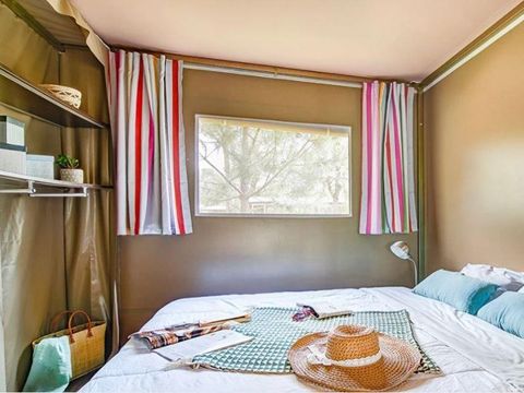 BUNGALOW TOILÉ 4 personnes - Insolite Team Essentiel:  3 chambres, SDB, Cuisine et dépendance tente avec lit double - prix pour 4 personnes