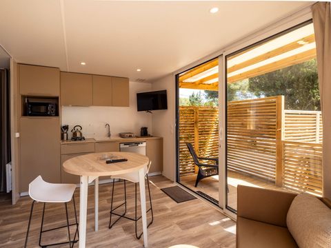 MOBILHOME 8 personnes - Mobil-home | Ultimate | 3 Ch. | 6/8 Pers. | Terrasse surélevée | Clim. | TV