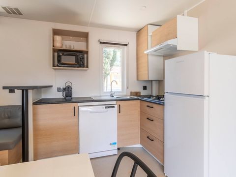 MOBILHOME 6 personnes - Mobil-home | Premium | 3 Ch. | 6 Pers. | Terrasse surélevée | 2 SDB | Clim. | TV