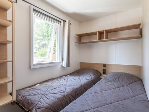 MOBILHOME 6 personnes - Mobil-home | Premium | 3 Ch. | 6 Pers. | Terrasse surélevée | 2 SDB | Clim. | TV