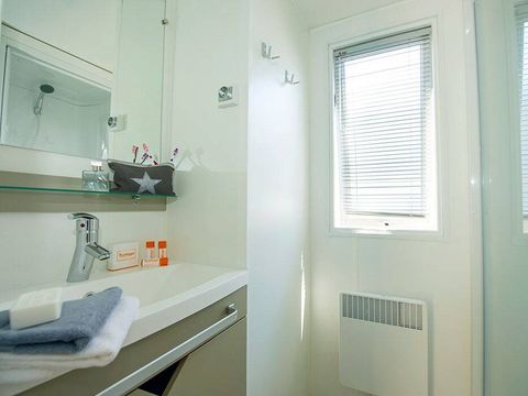 MOBILHOME 8 personnes - Premium | 3 Ch. | 6/8 Pers. | Terrasse Lounge | 1 SDB | Clim.