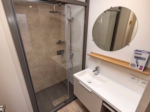 MOBILHOME 8 personnes - Mobil-home | Premium | 4 Ch. | 8 Pers. | Terrasse Lounge | Outdoor kitchen | 2 SDB | Clim.