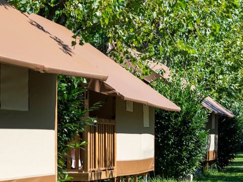 HÉBERGEMENT INSOLITE 4 personnes - Tente lodge AVEC sanitaires