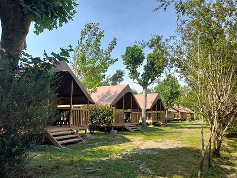 Hébergement 4 personnes - Tente lodge AVEC sanitaires