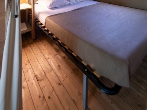 HÉBERGEMENT INSOLITE 4 personnes - Tente lodge AVEC sanitaires