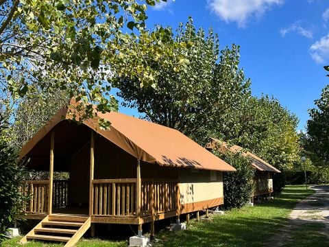 HÉBERGEMENT INSOLITE 4 personnes - Tente lodge AVEC sanitaires