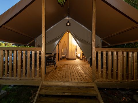 Hébergement 4 personnes - Tente lodge AVEC sanitaires
