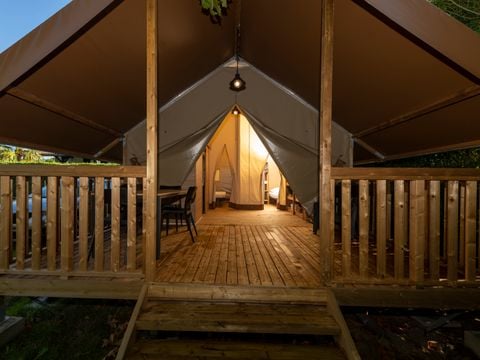 HÉBERGEMENT INSOLITE 4 personnes - Tente lodge AVEC sanitaires