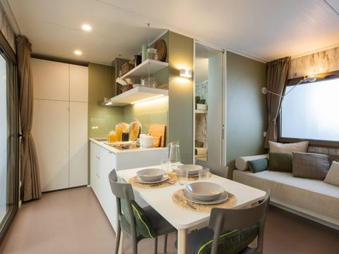 Mobilhome 4 personnes - Lodge - 2 à Vue mer clim. Plancha