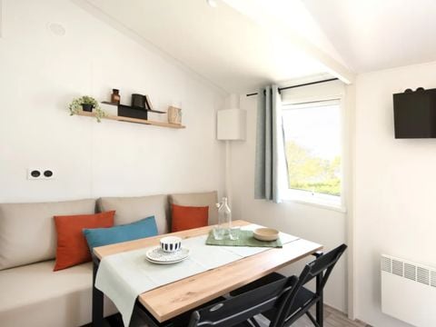 MOBILHOME 2 personnes - NEW 2023// Mobil-Home Premium 20m² (1 chambre)  + TV + Terrasse couverte + LV