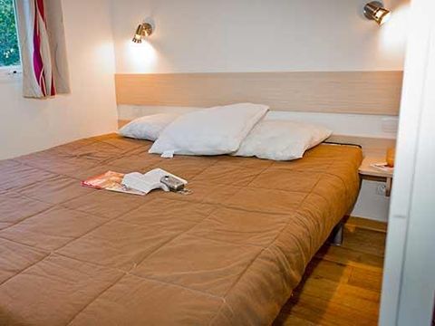 MOBILHOME 5 personnes - Confort 32m² - 2 chambres + TV + terrasse couverte
