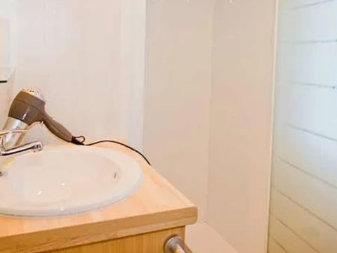 MOBILHOME 5 personnes - Confort 32m² - 2 chambres + TV + terrasse couverte