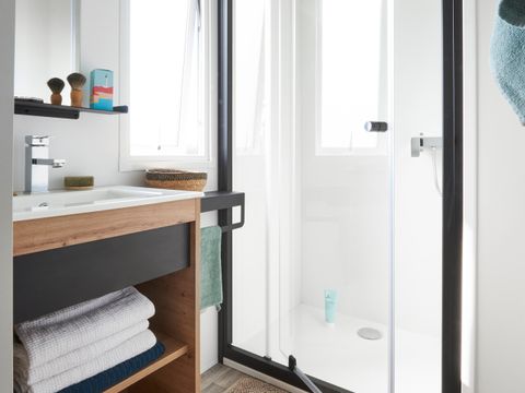 MOBILHOME 4 personnes - NEW 2023// Mobil-Home Premium 27m² (2 chambres) + TV + LV + Terrasse couverte