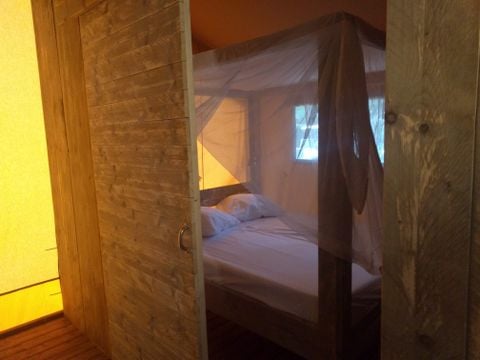HÉBERGEMENT INSOLITE 6 personnes - Bergerie Lodge - 2 chambres et 1 lit cabane