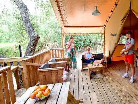 HÉBERGEMENT INSOLITE 6 personnes - Bergerie Lodge - 2 chambres et 1 lit cabane